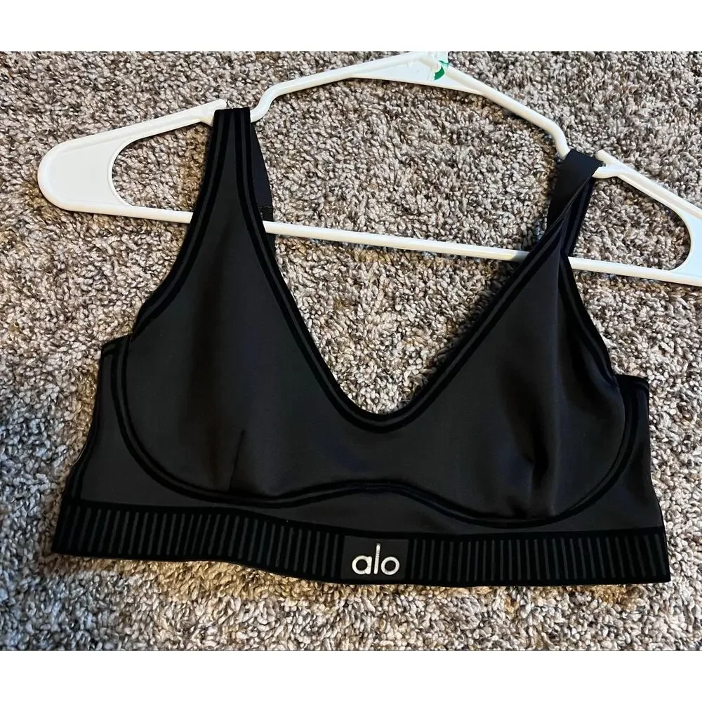 Alo Yoga Airlift Line Up Bra 98$